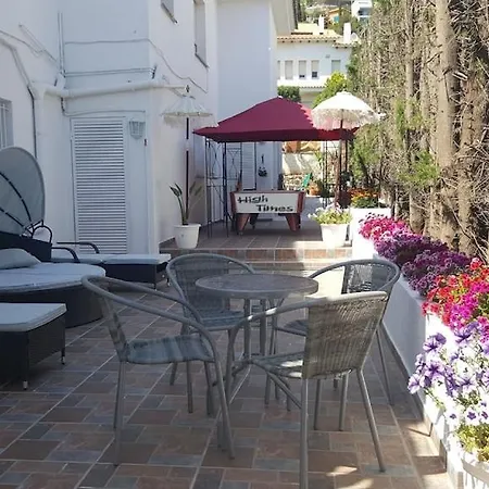 Villa Palm Garden: 5 Minutes Walking From Beach. Amaizing Garden/outdoor Sitges
