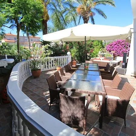 Villa Palm Garden: 5 Minutes Walking From Beach. Amaizing Garden/outdoor