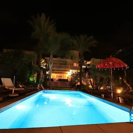 Palm Garden: 5 Minutes Walking From Beach. Amaizing Garden/outdoor * Sitges