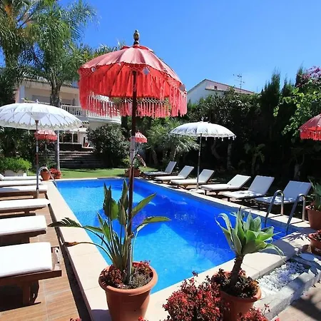 Villa Palm Garden: 5 Minutes Walking From Beach. Amaizing Garden/outdoor