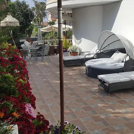 Palm Garden: 5 Minutes Walking From Beach. Amaizing Garden/outdoor Sitges