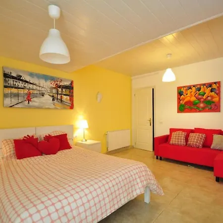 Palm Garden: 5 Minutes Walking From Beach. Amaizing Garden/outdoor Villa Sitges