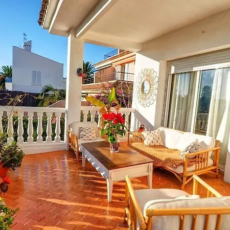 Palm Garden: 5 Minutes Walking From Beach. Amaizing Garden/outdoor Villa *