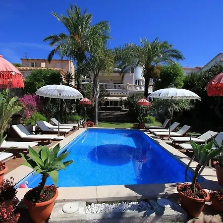 Villa Palm Garden: 5 Minutes Walking From Beach. Amaizing Garden/outdoor