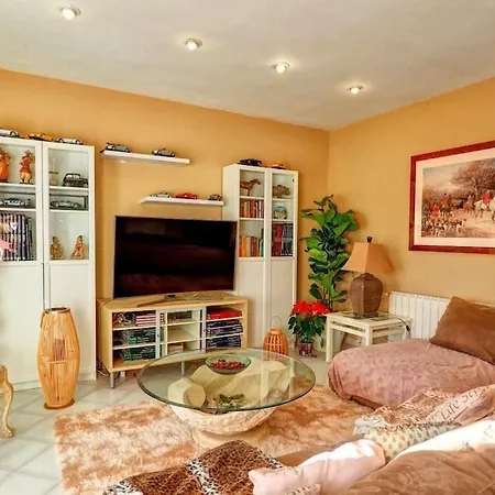 Palm Garden: 5 Minutes Walking From Beach. Amaizing Garden/outdoor *